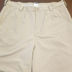 Under Armour size 36 golf shorts